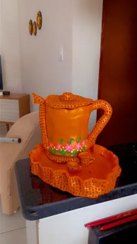 Vendo peças em argila e pintadas a mão