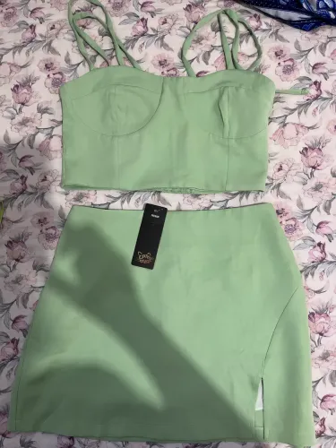 Conjunto top e saia