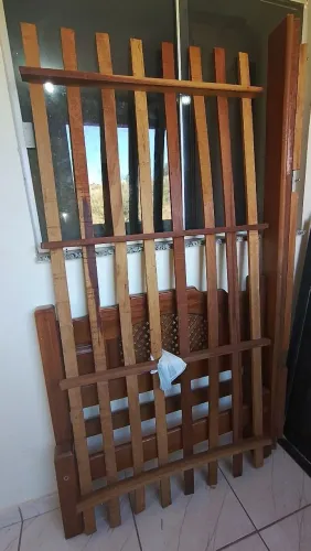 Cama maciça solteiro