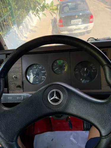 Caminhão MB 912