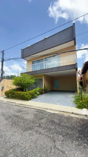 Alugo casa em condomínio Riviera Grenn - 4/4 - 2 vagas - Ananindeua