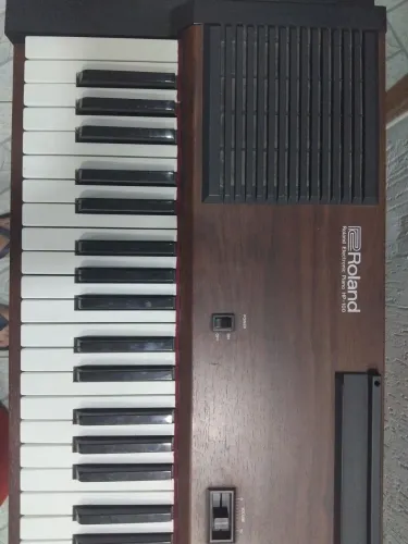 Piano Roland HP-100