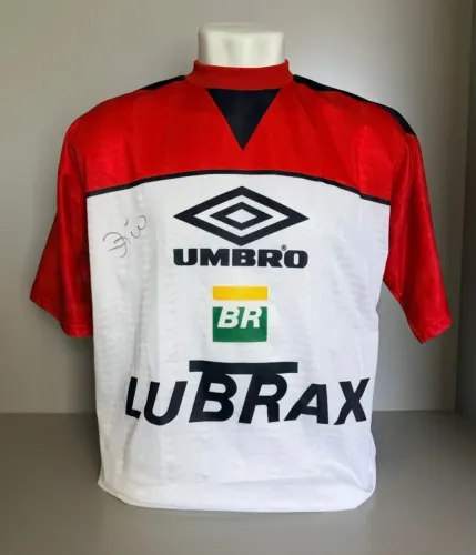 Camisa Flamengo 1995 (original da época),excelente estado e autografada pelo ZICO!