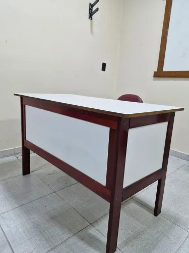Mesa de professor/secretaria/escritório