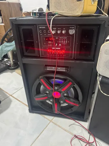 Som potente com led