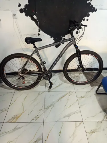 Vendo uma bicicleta aro 29,quadro tamanho 21. $1.300