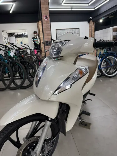Honda Biz 2022 pouco rodada