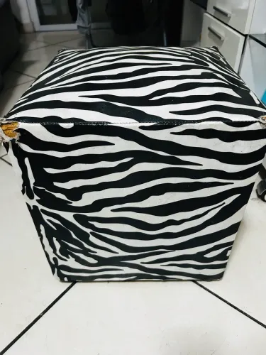 Vendo Puff preto e branco