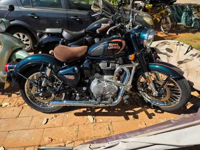 Moto Custom Royal Enfield Classic 350cc Halcyon Green