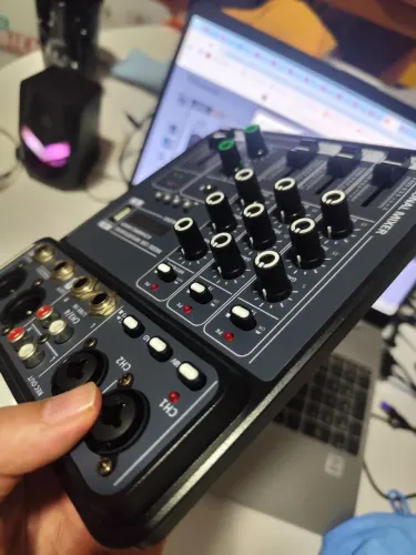 Mixer de Áudio 4 Canais Zerada