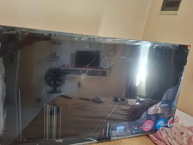 TV TLC QLED Quebrada