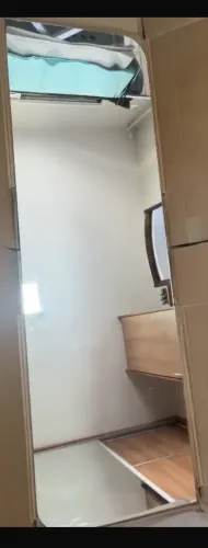 Espelho de parede sem moldura. 1,70cm de altura x 0,60cm de largura.