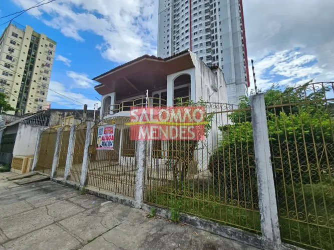 IMÓVEL COMERCIAL PARA LOCAÇÃO PRÓXIMO À PRAÇA BATISTA CAMPOS | 2 PAVIMENTOS | ESTACIONAMEN