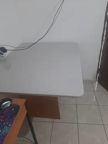 Mesa com tampo de vidro 