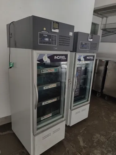 Geladeira imdrel para hospitais/clínica veterinária equipamento semi-novo sem detalhes