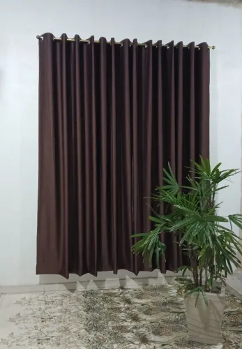 Vendo  cortina veda luz na cor marrom café  450 x 250 para varão até  3m.