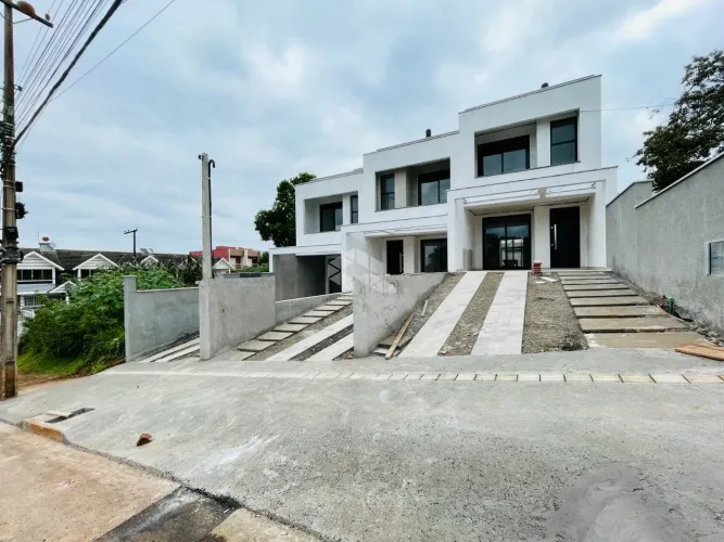 Sobrado à venda com 3 quartos sendo 1 suíte no bairro Montanha, Lajeado