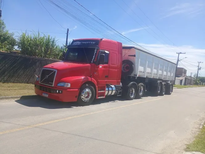Volvo NH 2002 e Carreta basculante Vanderleia 2013
