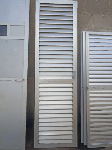 Porta de alumínio 62 x 210
