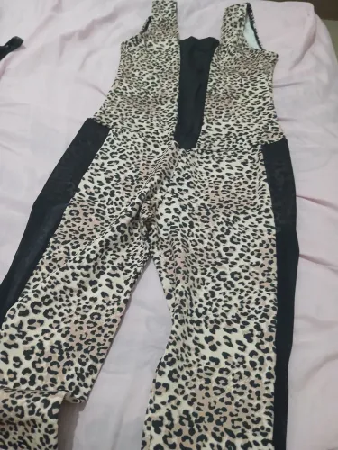 Macacão onça com tule