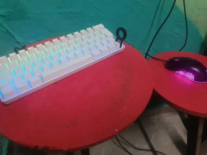 Teclado ? gamer 60% RGB branco colorido