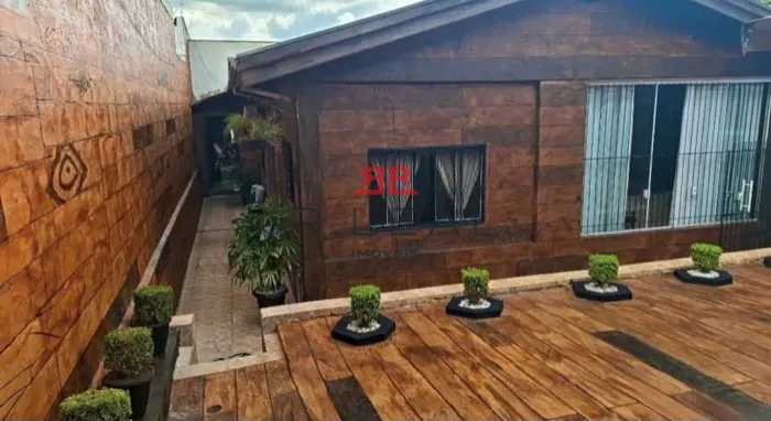 Casa para venda com 250 m² e 5 quartos em Jardim Vânia Maria, Bauru - SP