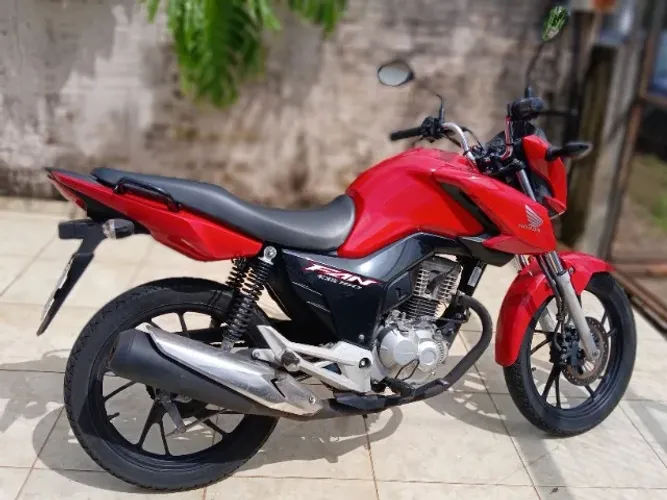 Vendo moto Honda Fan 160 vermelha ano 2022 modelo 2023, único dono.
