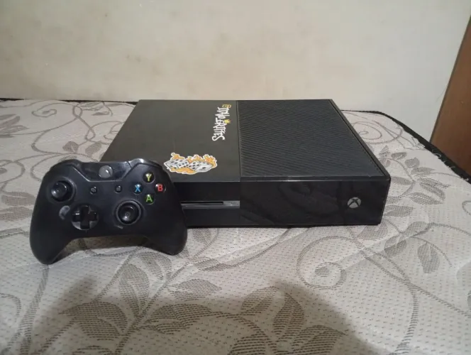 Xbox one + manete (sem fonte)