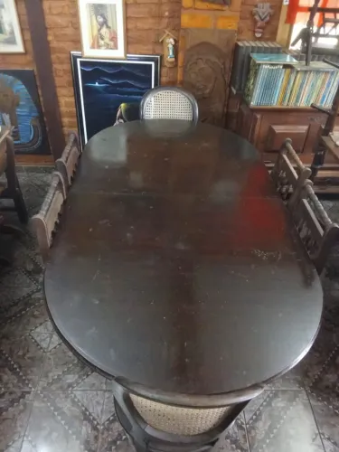 Mesa colonial expansiva com 8 cadeiras
