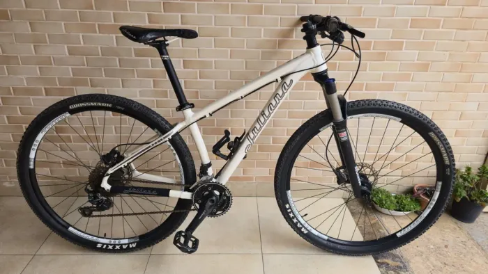 Bicicleta Mountain Bike (Santa Cruz) Juliana Neves