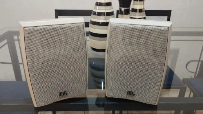 Caixas Acústicas JBL N24 AWII Brancas com suportes fixação