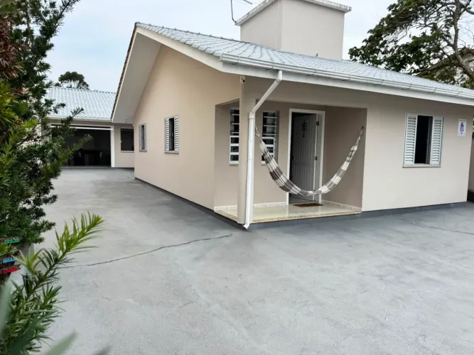 Casa disponível para temporada na praia do Mar aberto Pinheira