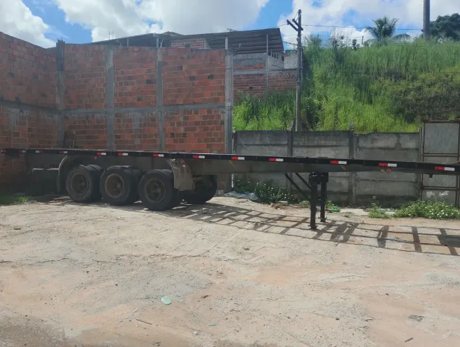 Carreta porta container