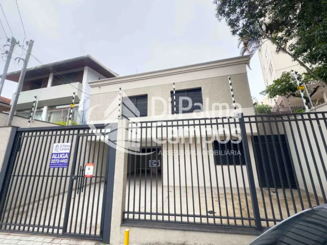Casa com 3 quartos, 1 suíte e 3 vagas de garagem para alugar ou comprar na Vila Mariana