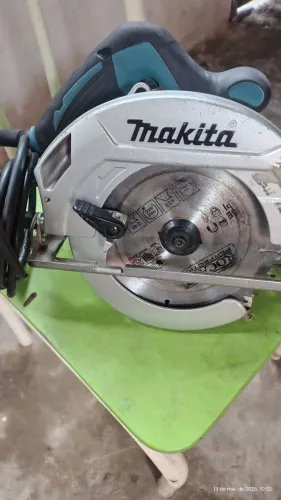 Vendo essa serra circular markita 220Ve 1600Wtts de potência ZAP * bRnva vitória.