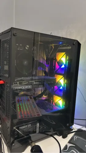 PC GAMER À VENDA - ÓTIMO DESEMPENHO