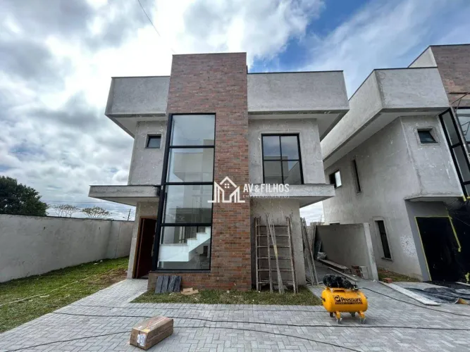 Sobrado com 3 dormitórios à venda, 129 m² por R$ 749.000,00 - Cajuru - Curitiba/PR