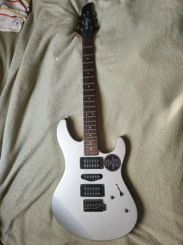 Guitarra Yamaha RGX121Z