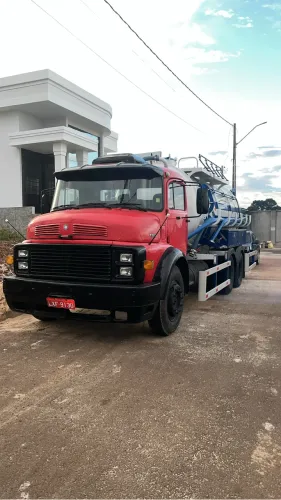 Empresa e Caminhão limpa fossa