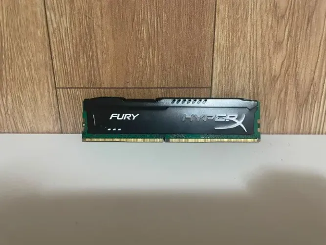 MEMÓIA RAM com dissipadores HYPERX FURY DDR4 8gb 3200 MHZ NOVA!