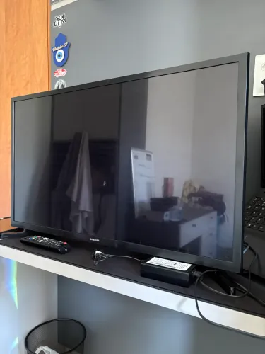 Smart TV Samsung 32? UN32T4300AG - Pouco Usada, Estado de Nova