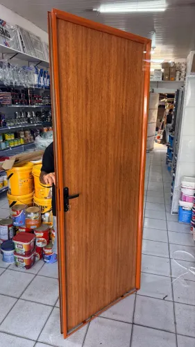 Porta madeira com portal na cor mignon