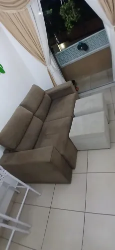 Sofá retratil e reclinavel 1.90cm X 0,90cm fechado e 1,30cm aberto com 2 puffs 0,40cmx0,50