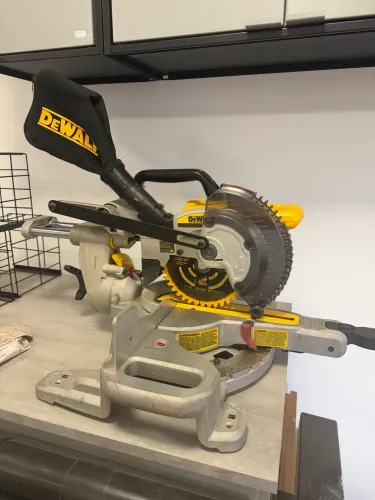 Serra meia esquadria dewalt bateria 20v