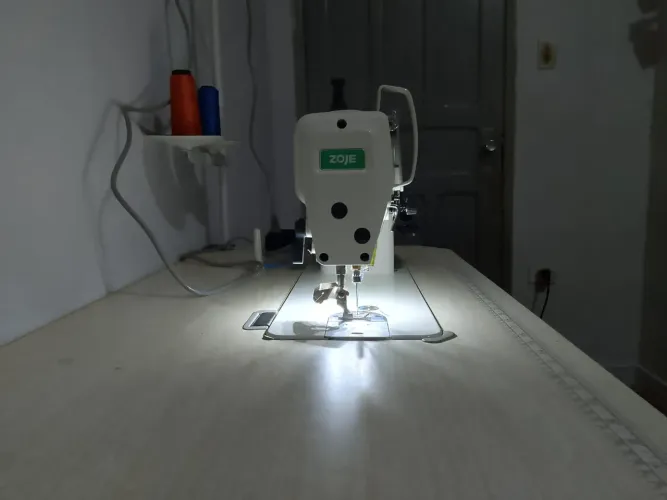 Máquina de costura reta industrial 