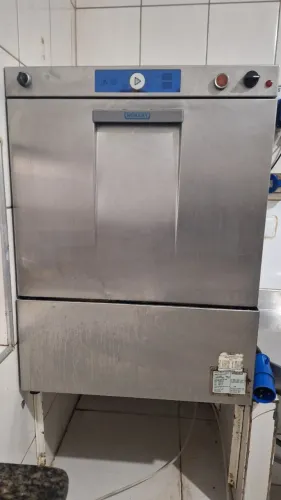 Máquina de Lavar Louça Industrial