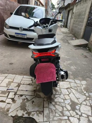 PCX 2024/25 Única dona com baixo km