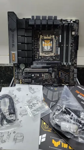 TUF Gaming B650M-E Wifi COM DEFEITO