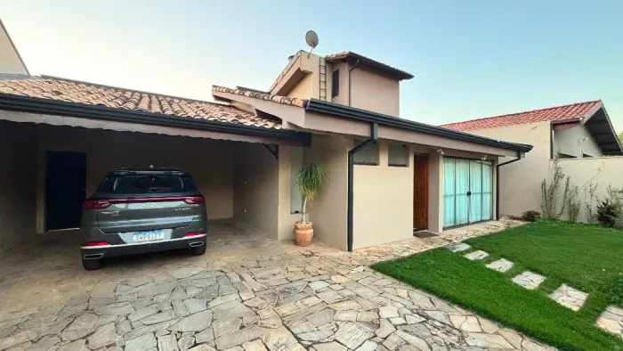 Ótima casa , salas amplas , cozinha americana , suíte master lazer completo SAN CONRADO -