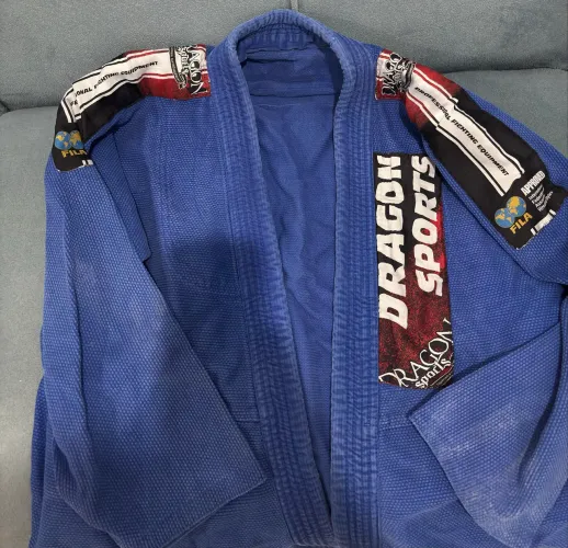 Kimono Jiu Jitsu Dragon Sports, pouco usado, apenas com marcas de guardado